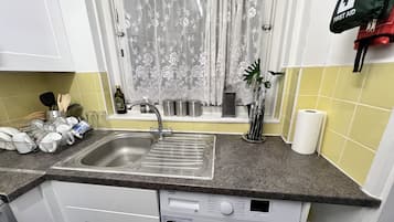 Appartement | Cuisine privée | Réfrigérateur, micro-ondes, four, plaque de cuisson