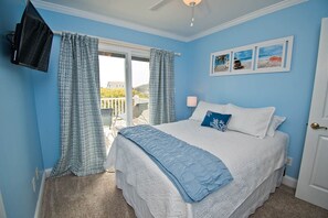 4 bedrooms, iron/ironing board, WiFi - Sol Beach Retreat, Oceanside House in Emerald Isle, NC! (Emerald Isle)