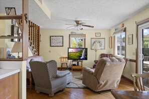 Smart TV, DVD player - Bill's & Jill's: 3BR 2BA Oceanside House in Emerald Isle, NC! (Emerald Isle)