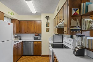 Refrigerador, microondas, horno y lavavajillas 