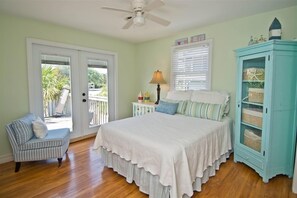 3 bedrooms, iron/ironing board, WiFi - Anchor Management, Soundside House in Beautiful Emerald Isle, NC! (Emerald Isle)