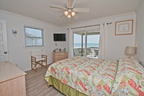 4 bedrooms, WiFi - Dolphin's Run, Oceanfront House in Emerald Isle, NC! (Emerald Isle)