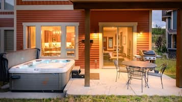 單棟房屋, 4 間臥室 | 露台/庭院