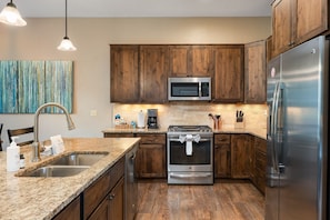 House, 4 Bedrooms | Private kitchen | Fridge, oven, coffee/tea maker, toaster