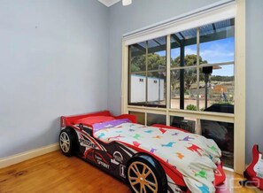 4 bedrooms, WiFi, bed sheets