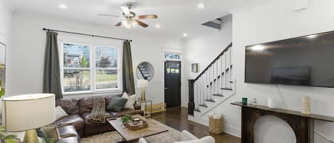 テレビ、書斎 / ワークスペース