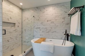 Bathtub, hair dryer, towels, shampoo