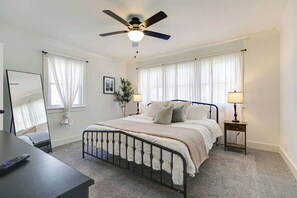 1 habitación, tabla de planchar con plancha, cuna de viaje y wifi 