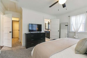 1 habitación, tabla de planchar con plancha, cuna de viaje y wifi 