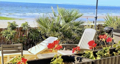 Magnifique vue sur la mer direct sur la plage appartement 110m2 8-9 pers terrass