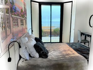 4 bedrooms, WiFi - Magnifique vue sur la mer direct sur la plage appartement 110m2 8-9 pers terrass (Villers-sur-Mer)