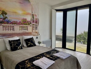 4 bedrooms, WiFi - Magnifique vue sur la mer direct sur la plage appartement 110m2 8-9 pers terrass (Villers-sur-Mer)