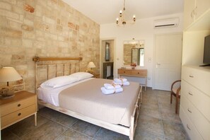 2 chambres, fer et planche à repasser, lit parapluie, Wi-Fi gratuit
