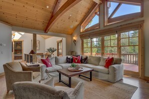 Living area - Beautiful Dollar Point Home! (Sunny Days) (Tahoe City)