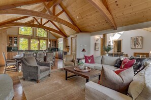 Living area - Beautiful Dollar Point Home! (Sunny Days) (Tahoe City)