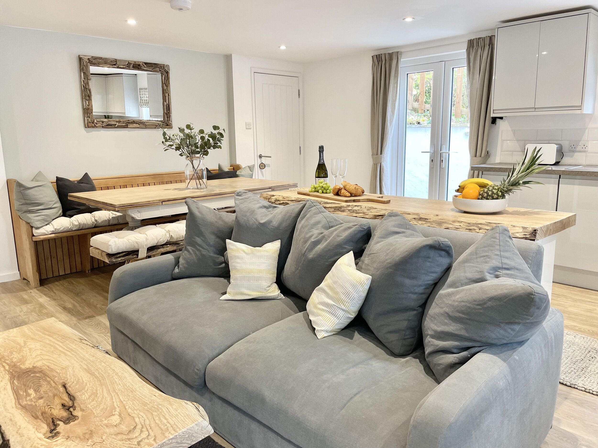 ABODE, pet friendly, character holiday cottage in Raymond's Hill