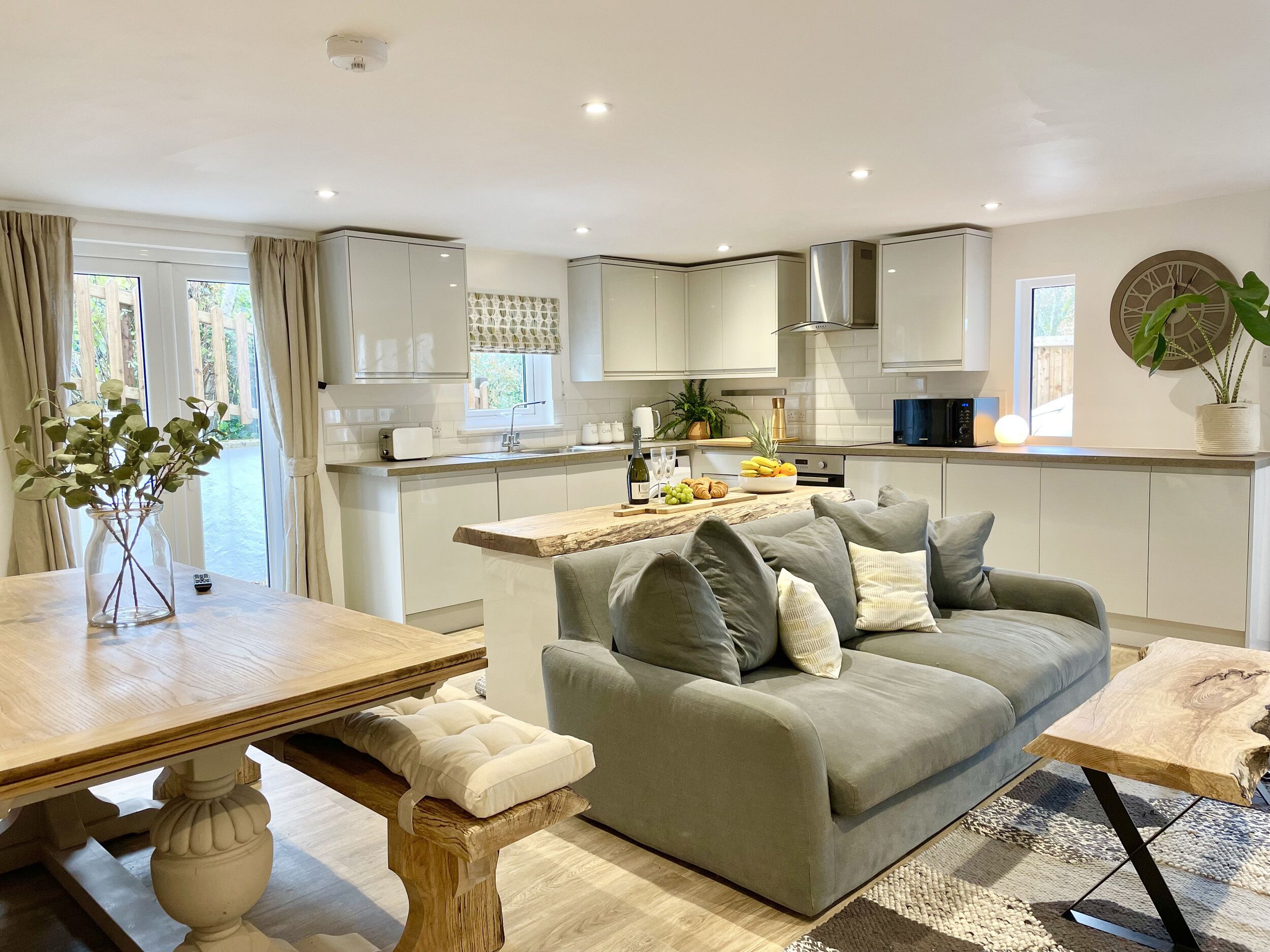 ABODE, pet friendly, character holiday cottage in Raymond's Hill