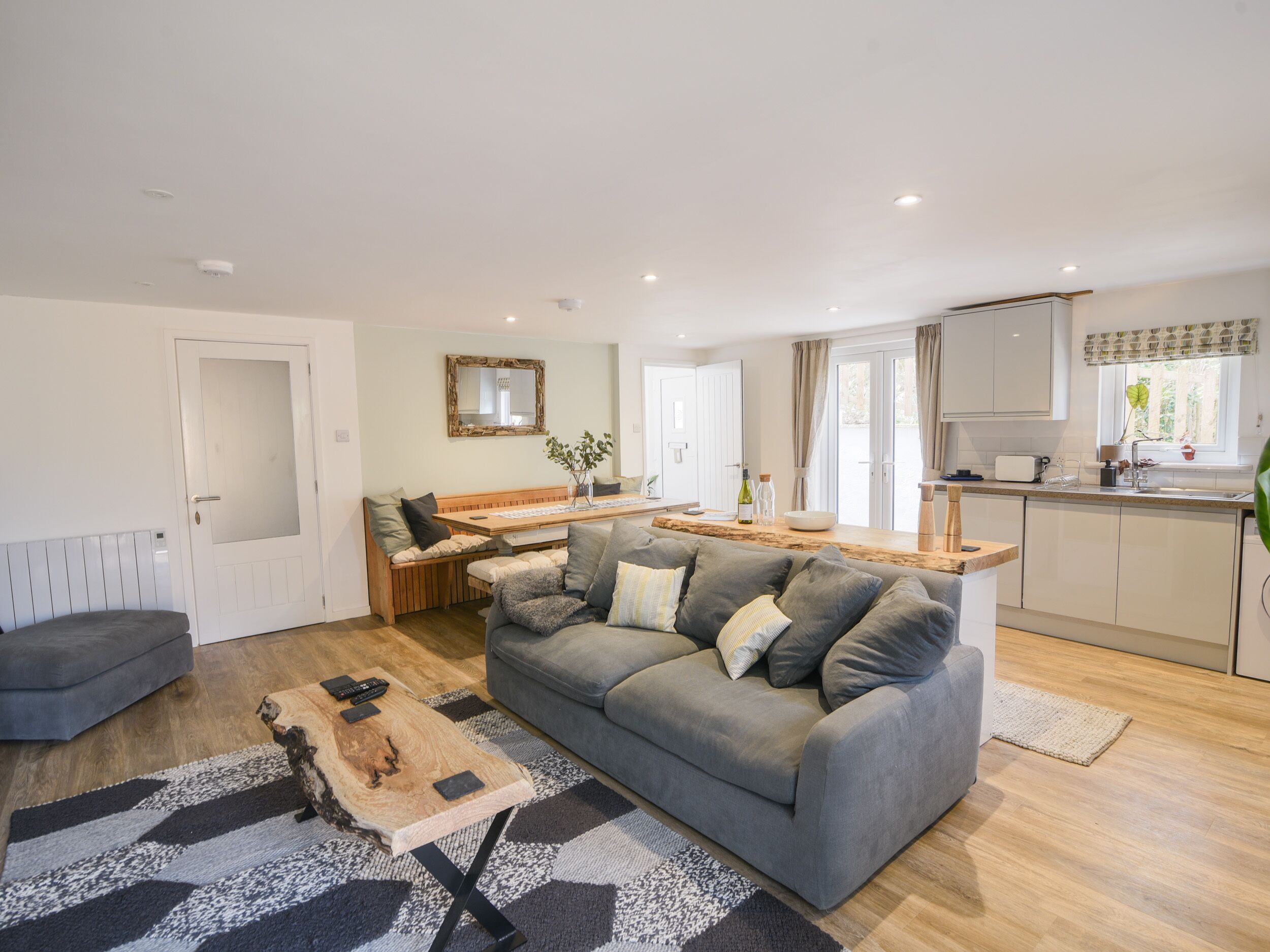 ABODE, pet friendly, character holiday cottage in Raymond's Hill