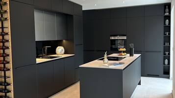 Kühlschrank, Ofen, Herdplatte, Geschirrspüler