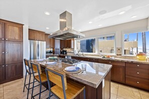 Fridge, microwave, stovetop, dishwasher