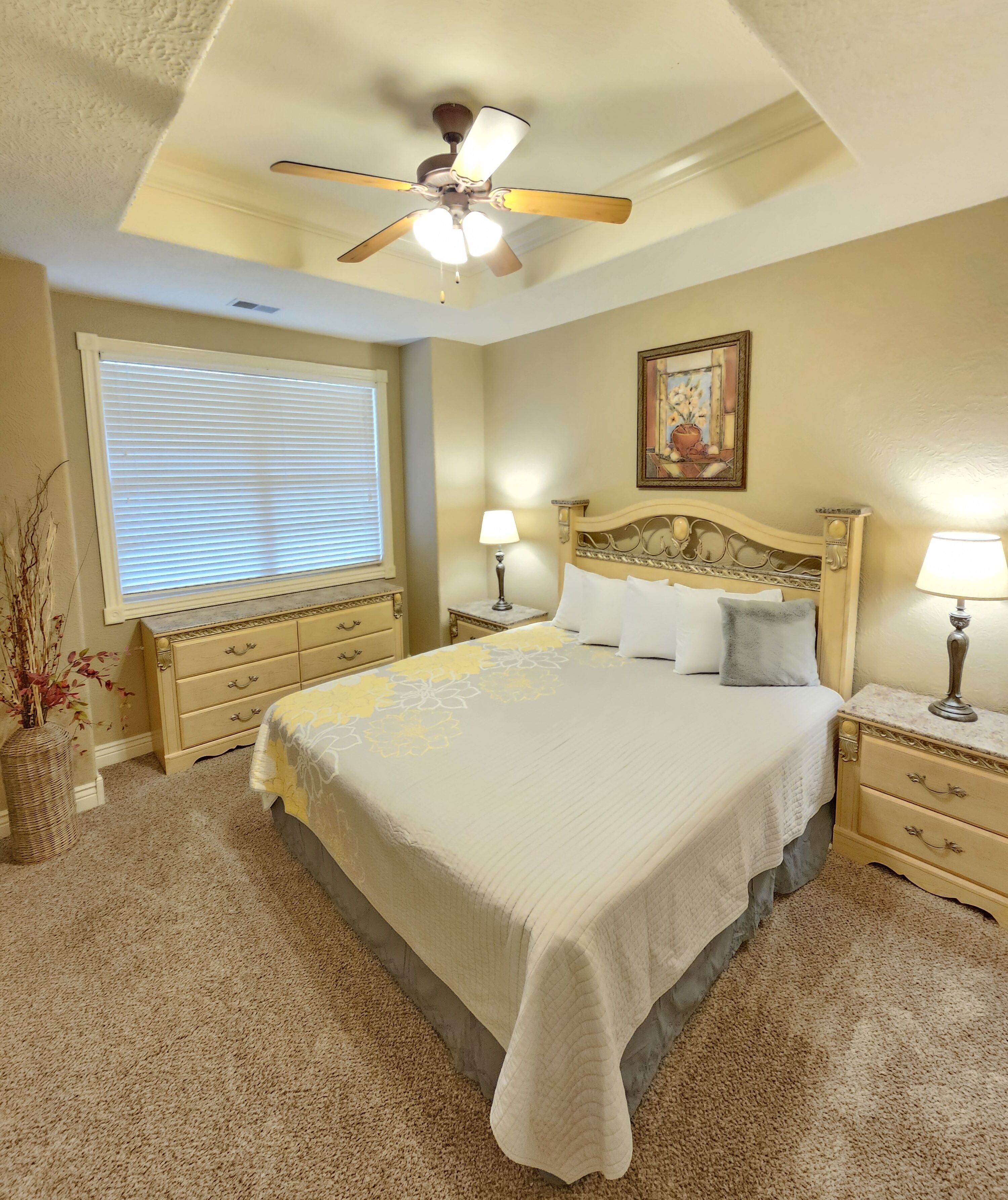 Walk-in Log Cabin Suite by Silver Dollar City & Table Rock Lake in Branson!