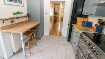 Fridge, dishwasher, electric kettle, toaster