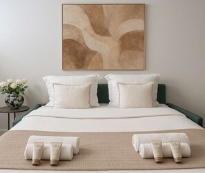 Iron/ironing board, travel crib, WiFi, bed sheets - Cosy studio -  Eiffel Tower & Invalides (Paris)