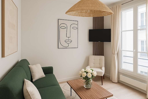 Spacious living room TV and Wi-Fi