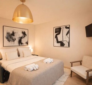 Fer et planche à repasser, lit parapluie, Wi-Fi, draps fournis