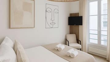 Iron/ironing board, travel crib, WiFi, bed sheets