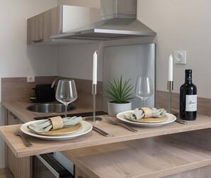 Fridge, microwave, oven, stovetop - Cosy studio -  Eiffel Tower & Invalides (Paris)