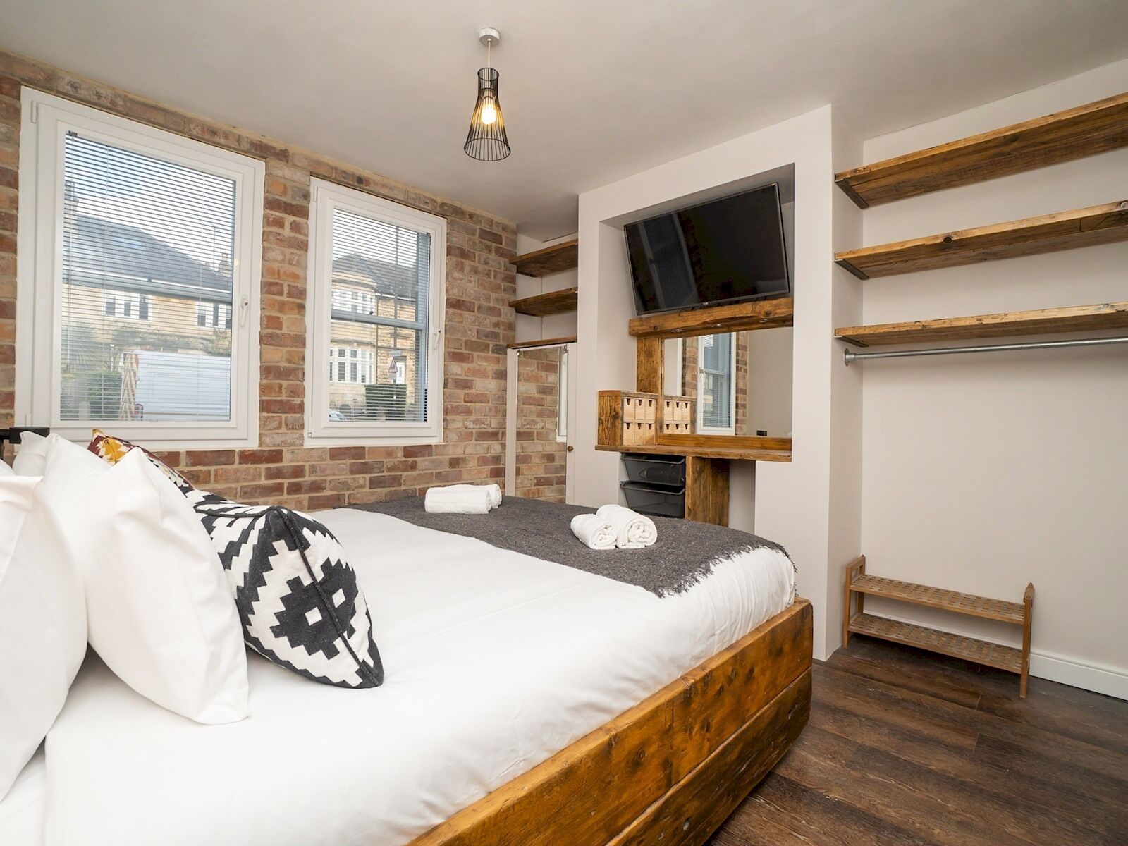 1 habitación, tabla de planchar con plancha, wifi gratis y ropa de cama 