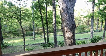 Convenient to Eureka, Hiking/Biking trails, Motorcycle/Pet friendly, Hot Tub.