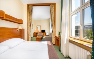 Superior Apartment | Desk, laptop workspace, free WiFi, bed sheets