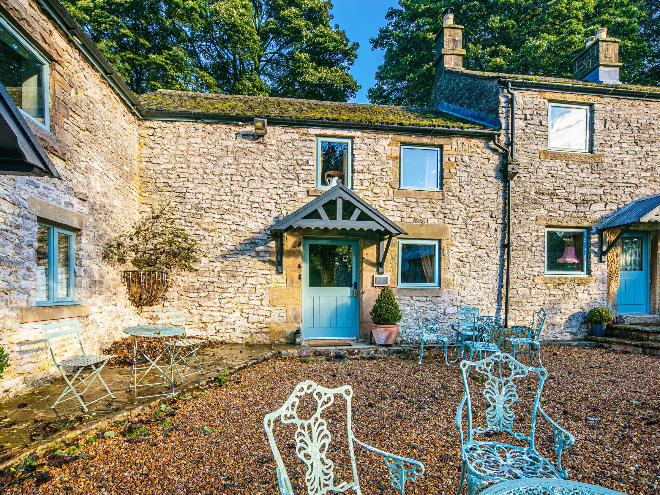 RABBIT HUT, pet friendly, character holiday cottage in Bakewell