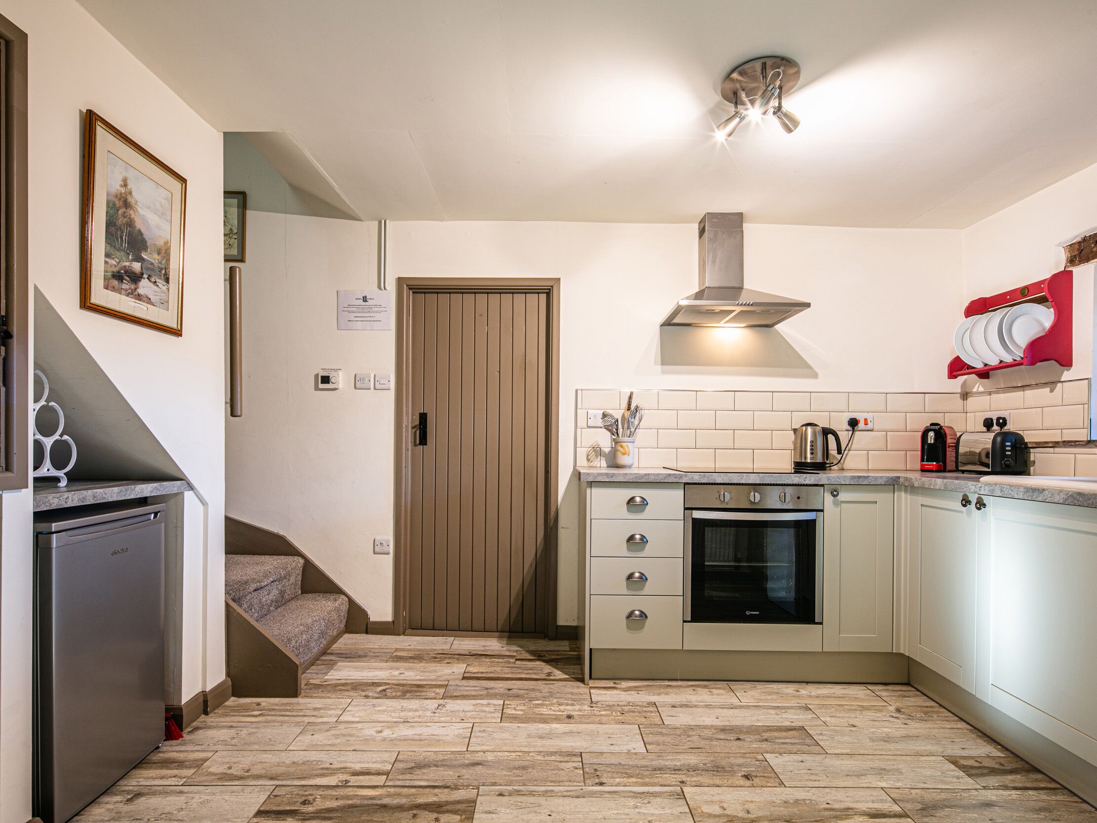 RABBIT HUT, pet friendly, character holiday cottage in Bakewell