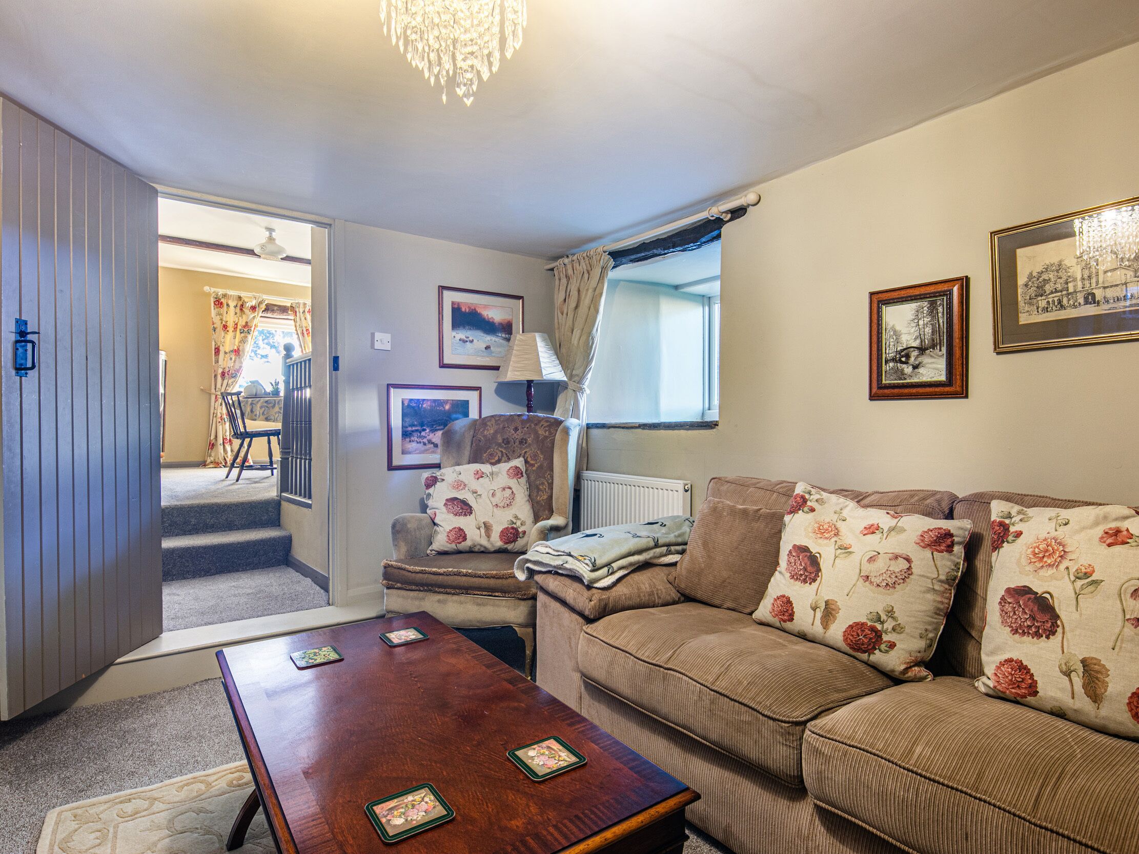 RABBIT HUT, pet friendly, character holiday cottage in Bakewell