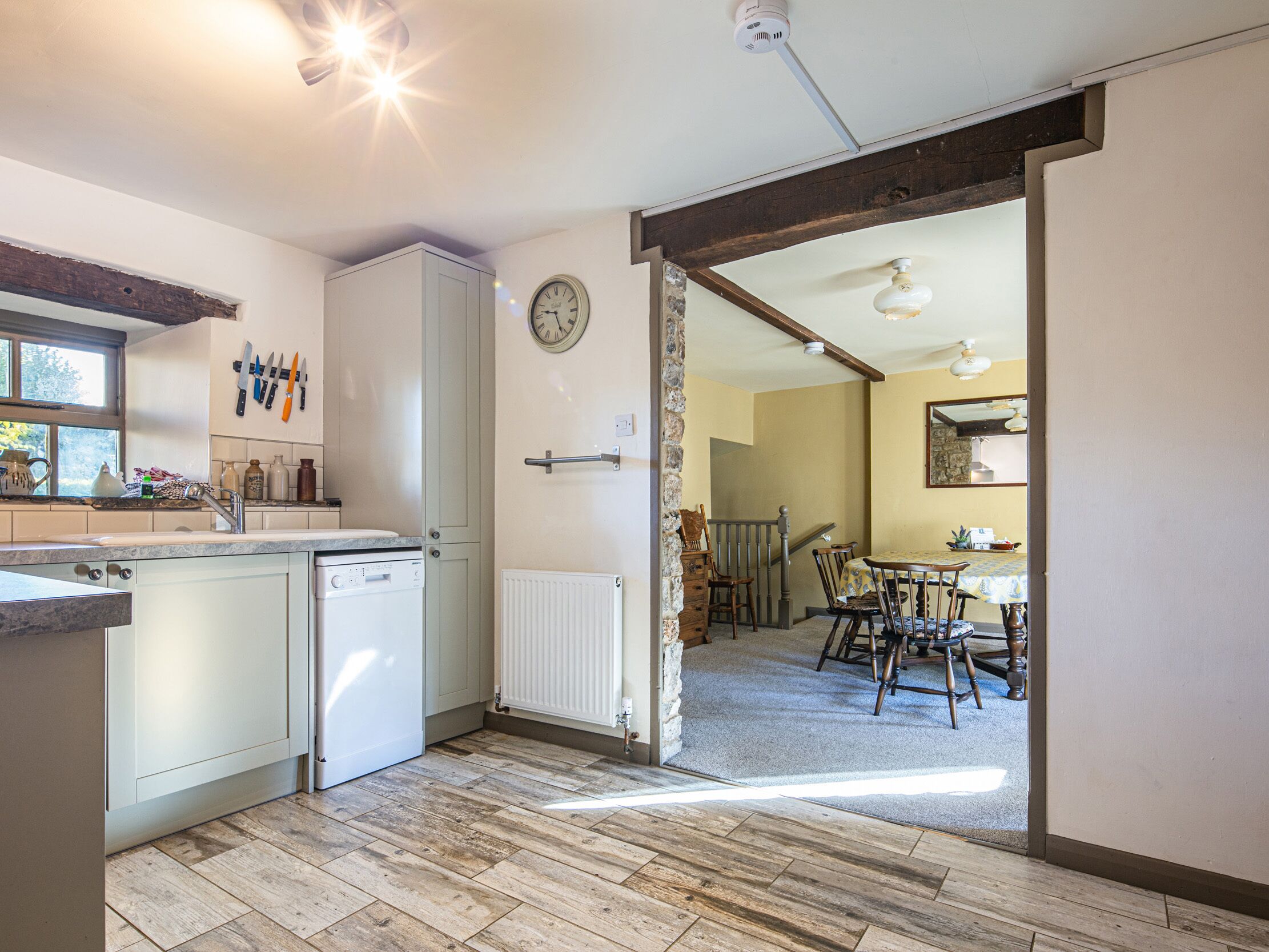 RABBIT HUT, pet friendly, character holiday cottage in Bakewell