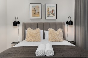 1 chambre, coffre-fort, bureau, fer et planche à repasser