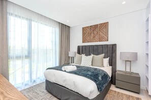 2 Schlafzimmer, Zimmersafe, Schreibtisch, Bügeleisen/Bügelbrett