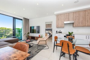 Interior - Luxury 2 Bed in Sandton Gate (Johannesburg)