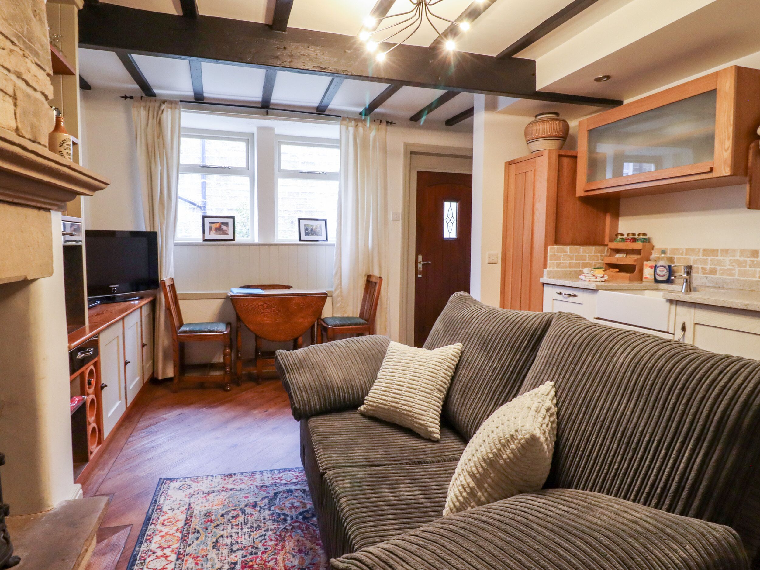 The Snug, Pet Friendly, Character Holiday Cottage In Haworth - Hebden Bridge