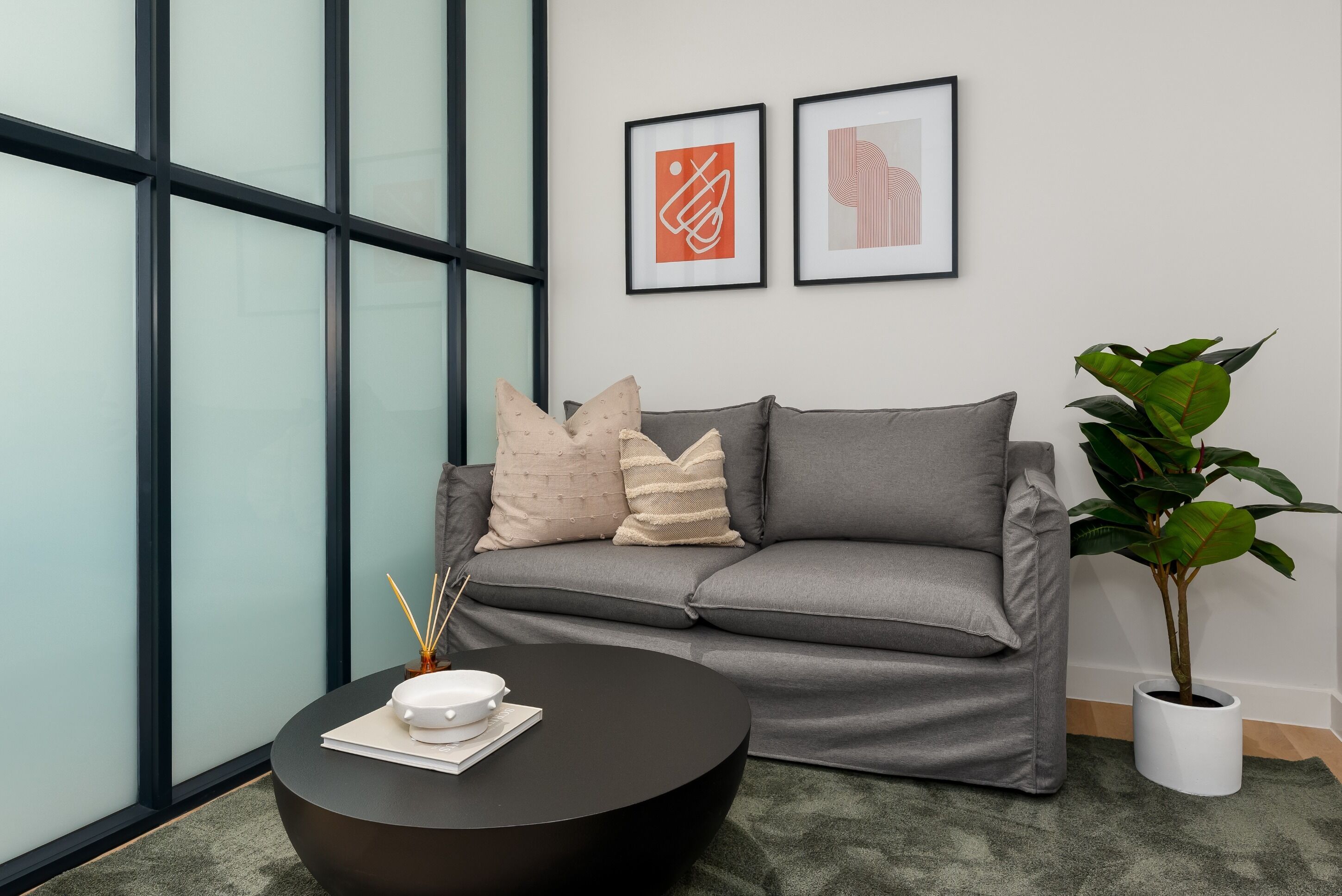 The Carrington Central Studio with Balcony