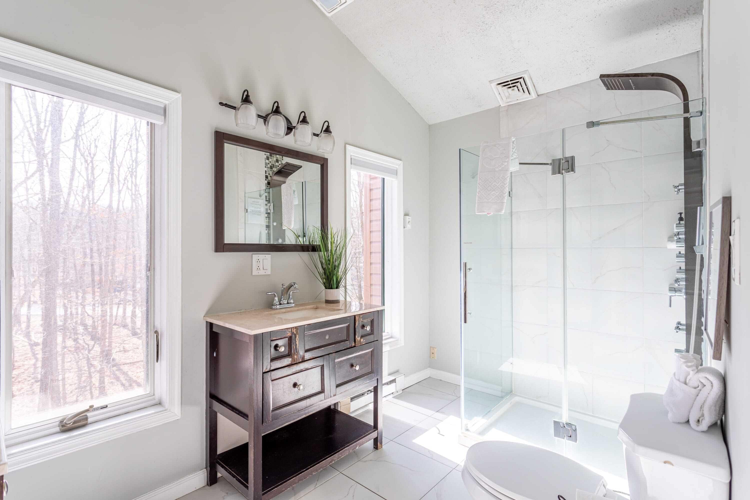 Bathtub, towels, toilet paper