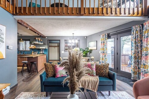 Water Front Dream | Hot Tub | Fire Pit | King Bed | Community Pool | Basketball