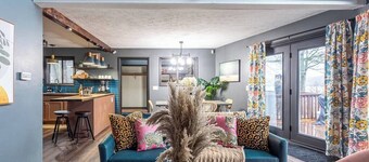 Water Front Dream | Hot Tub | Fire Pit | King Bed | Community Pool | Basketball