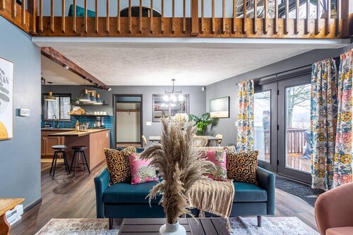 Water Front Dream | Hot Tub | Fire Pit | King Bed | Community Pool | Basketball