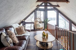 Télévision, cheminée, espaces bureaux