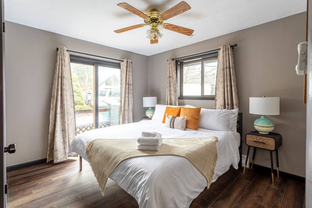 3 bedrooms, iron/ironing board, travel crib, WiFi