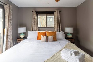 3 bedrooms, iron/ironing board, travel crib, WiFi